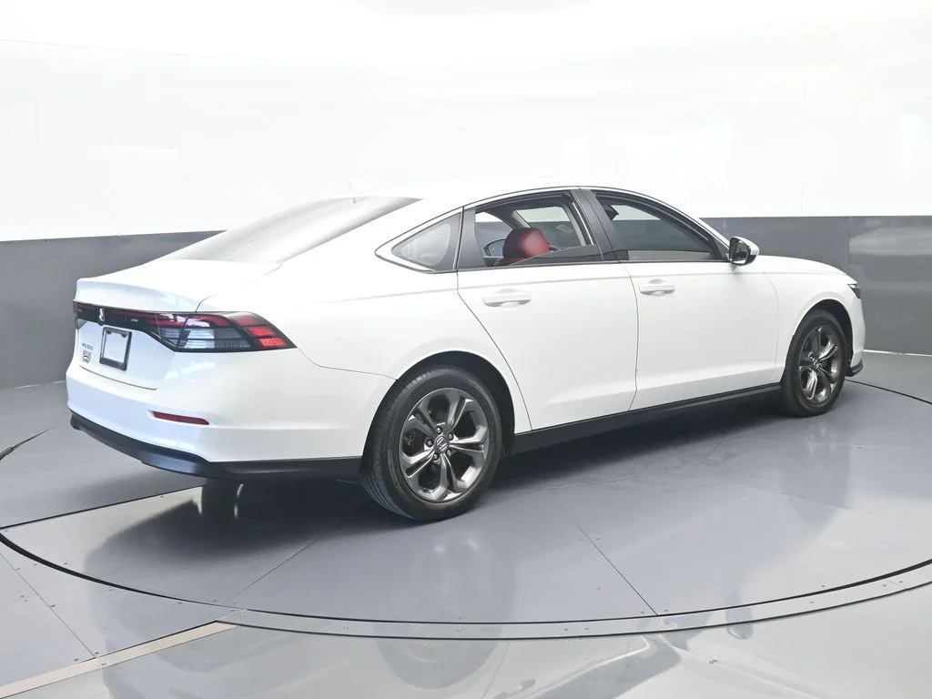 Used 2023 Platinum White Pearl Honda EX image 6