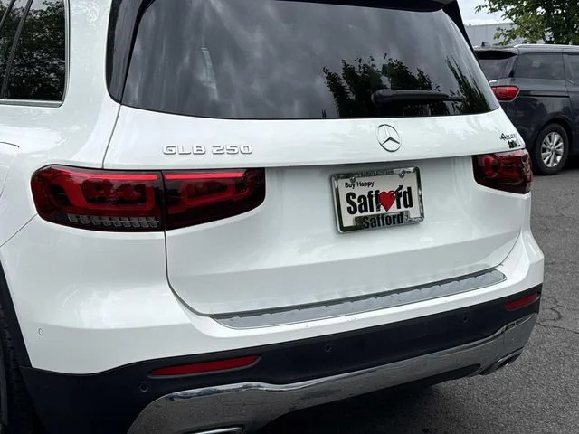 Used 2022 White Mercedes-Benz GLB 250 image 11
