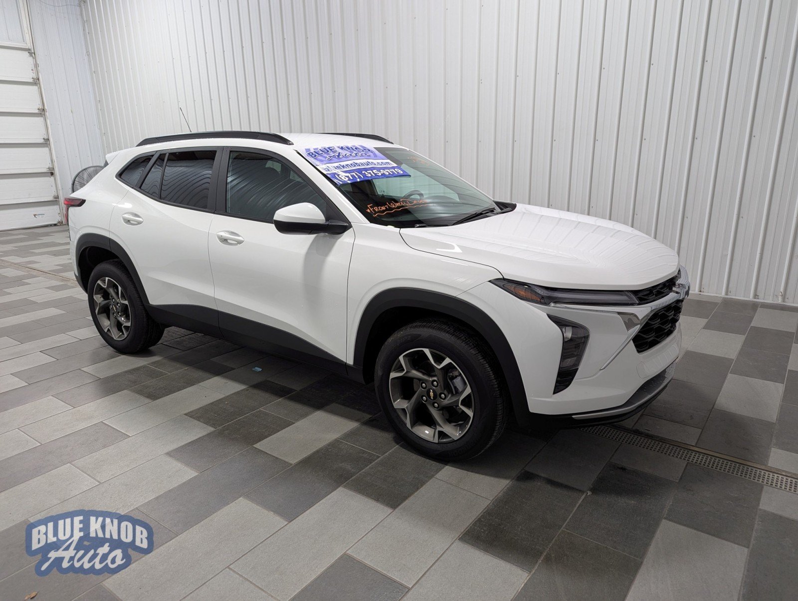 2025 Chevrolet Trax LT photo 4