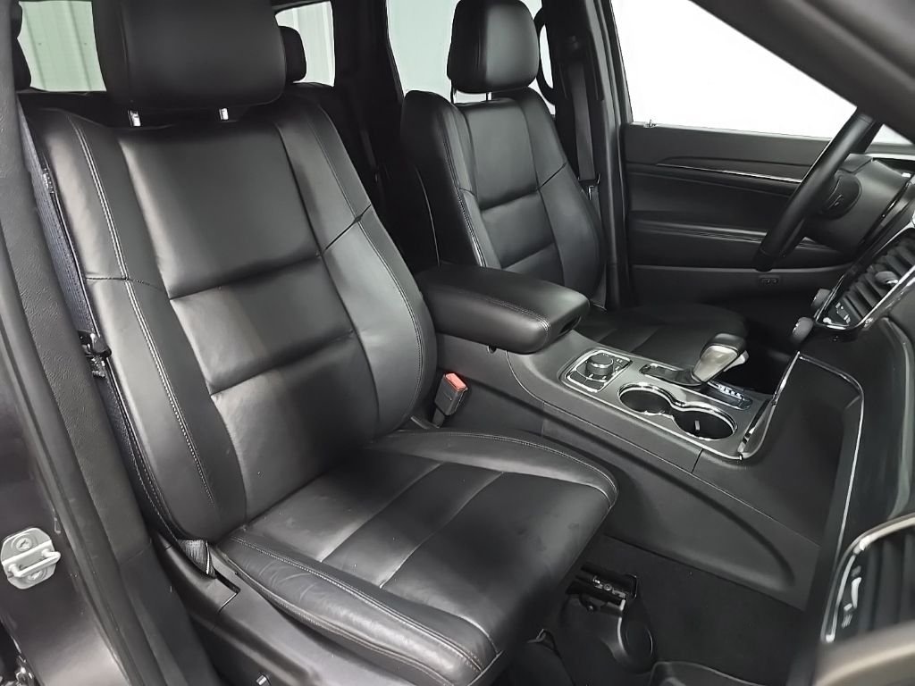 Used 2020 Gray Jeep Limited image 15