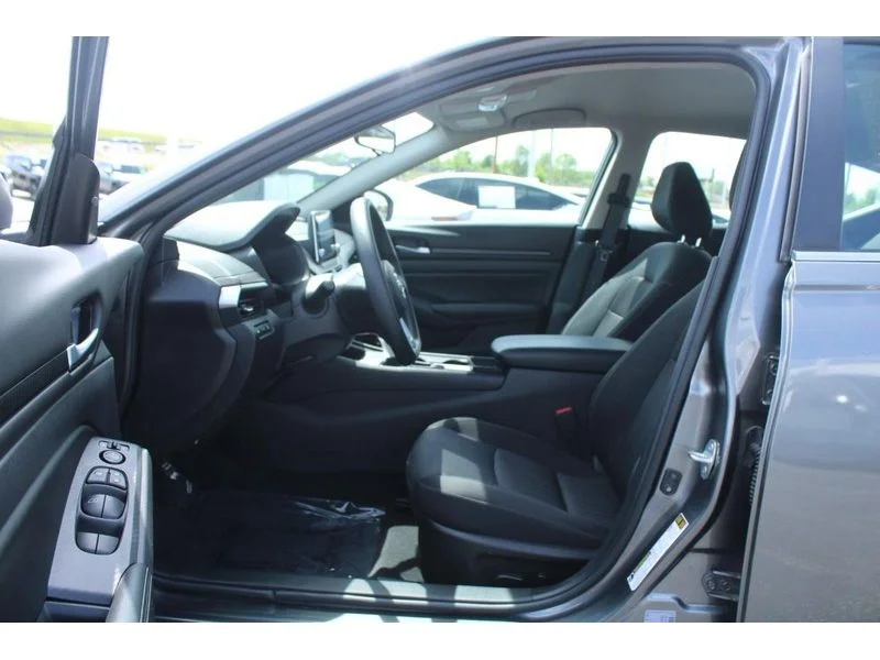 2025 Nissan Altima SV - Photo 8