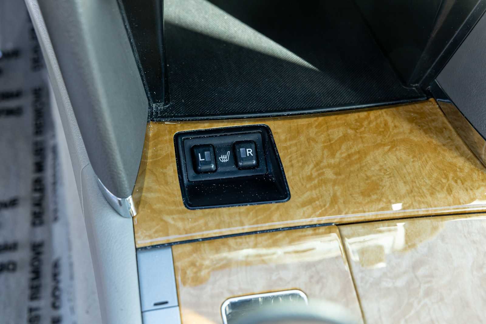Used 2007 Desert Sand Mica Toyota LE image 19