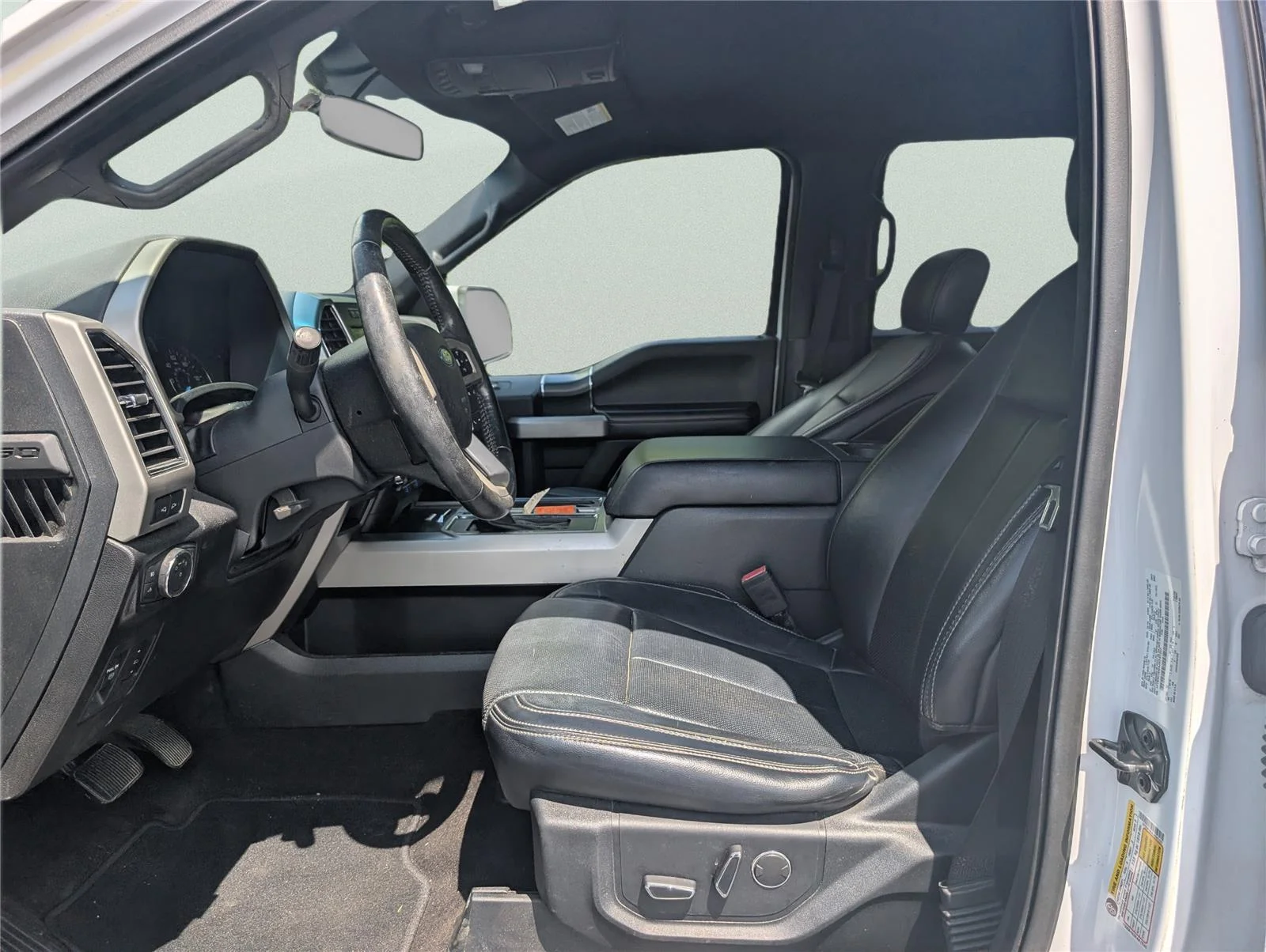Used 2018 Oxford White Ford LARIAT image 31