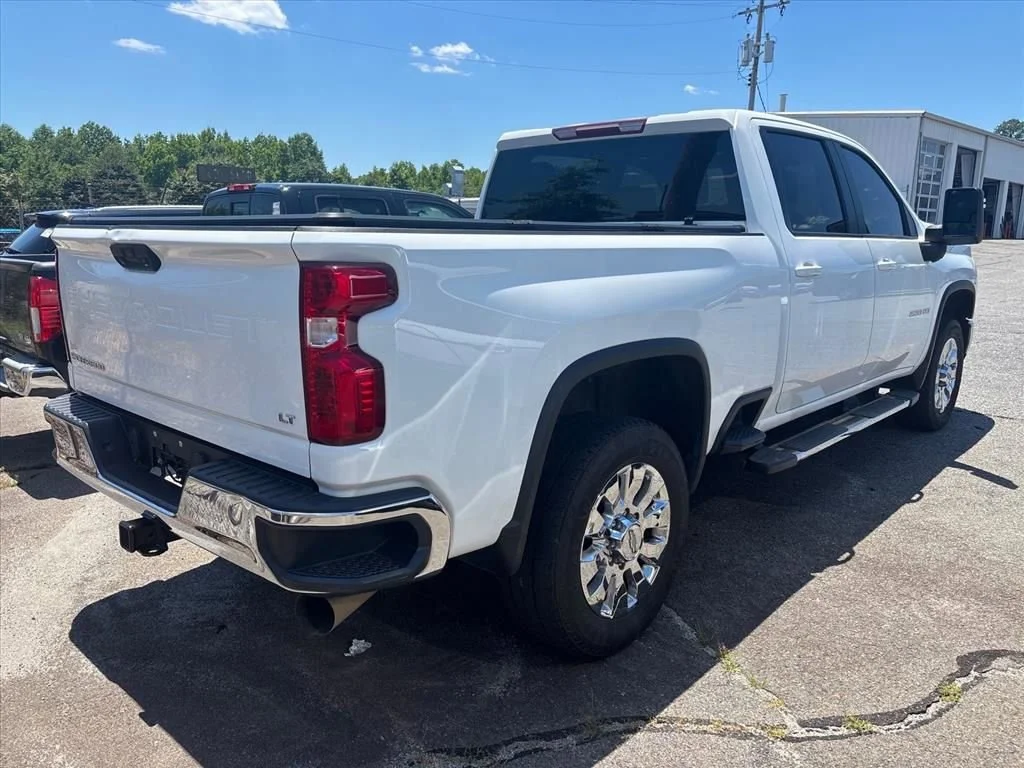 Used 2024 Summit White Chevrolet LT image 11