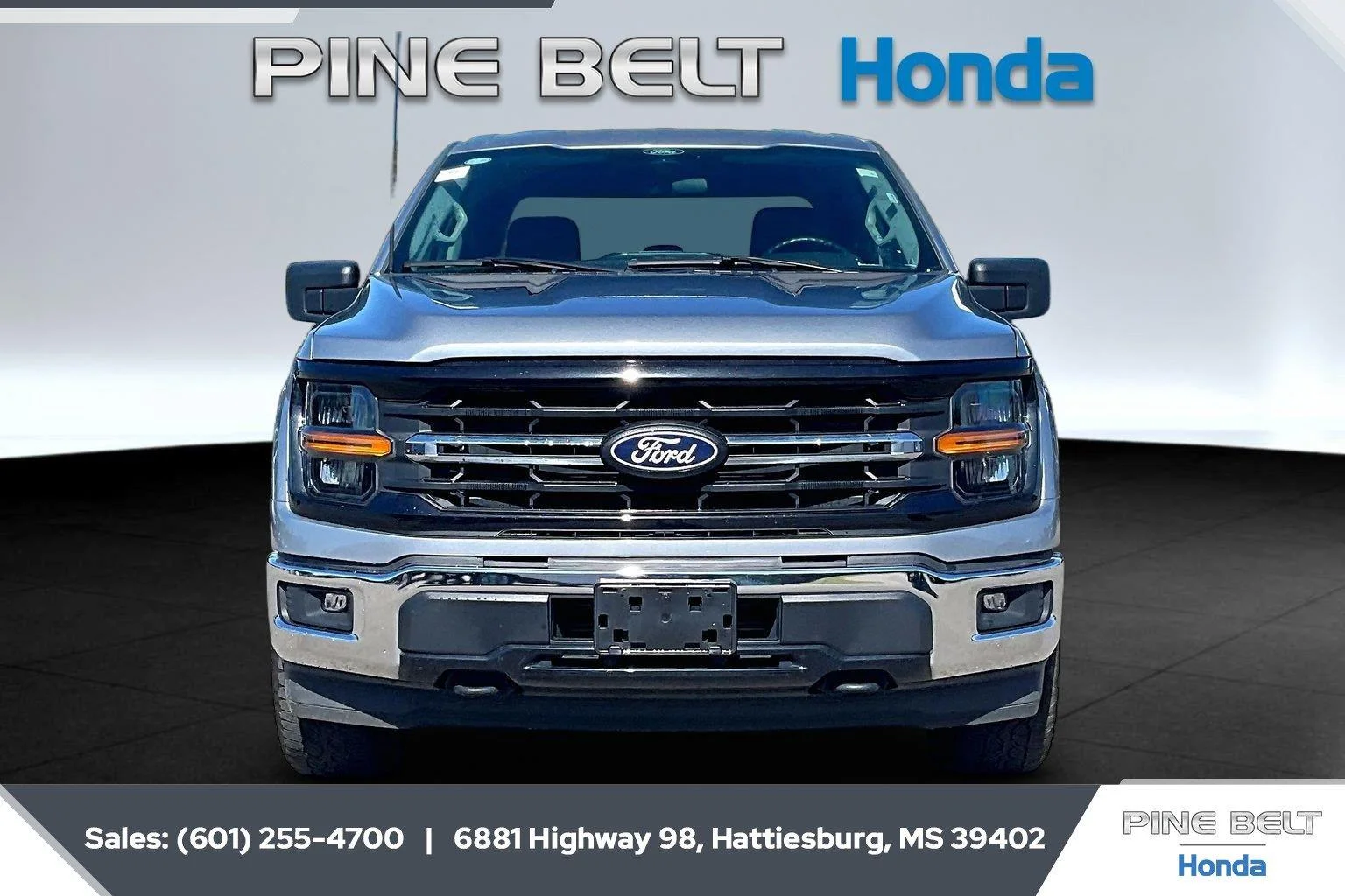 Used 2025 Iconic Silver Ford XLT image 3
