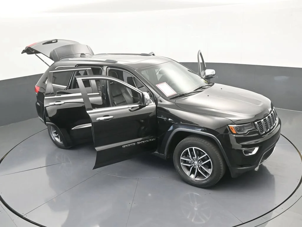 Used 2017 Diamond Black Crystal Pearlcoat Jeep Limited image 70