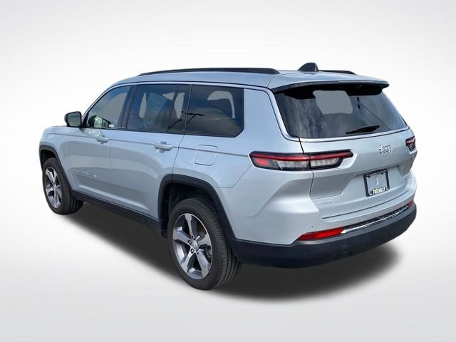 Used 2025 Silver Jeep Limited image 3
