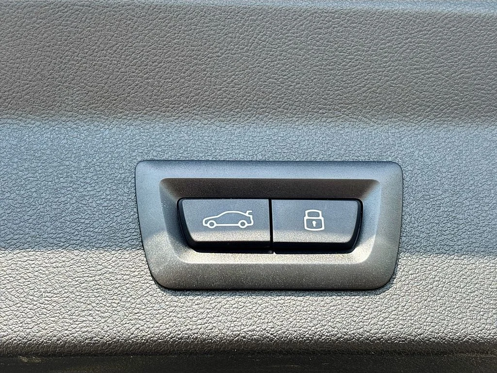 Used 2024 Jet Black BMW sDrive30i image 16