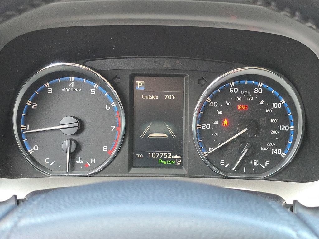 Used 2016  Toyota XLE image 25