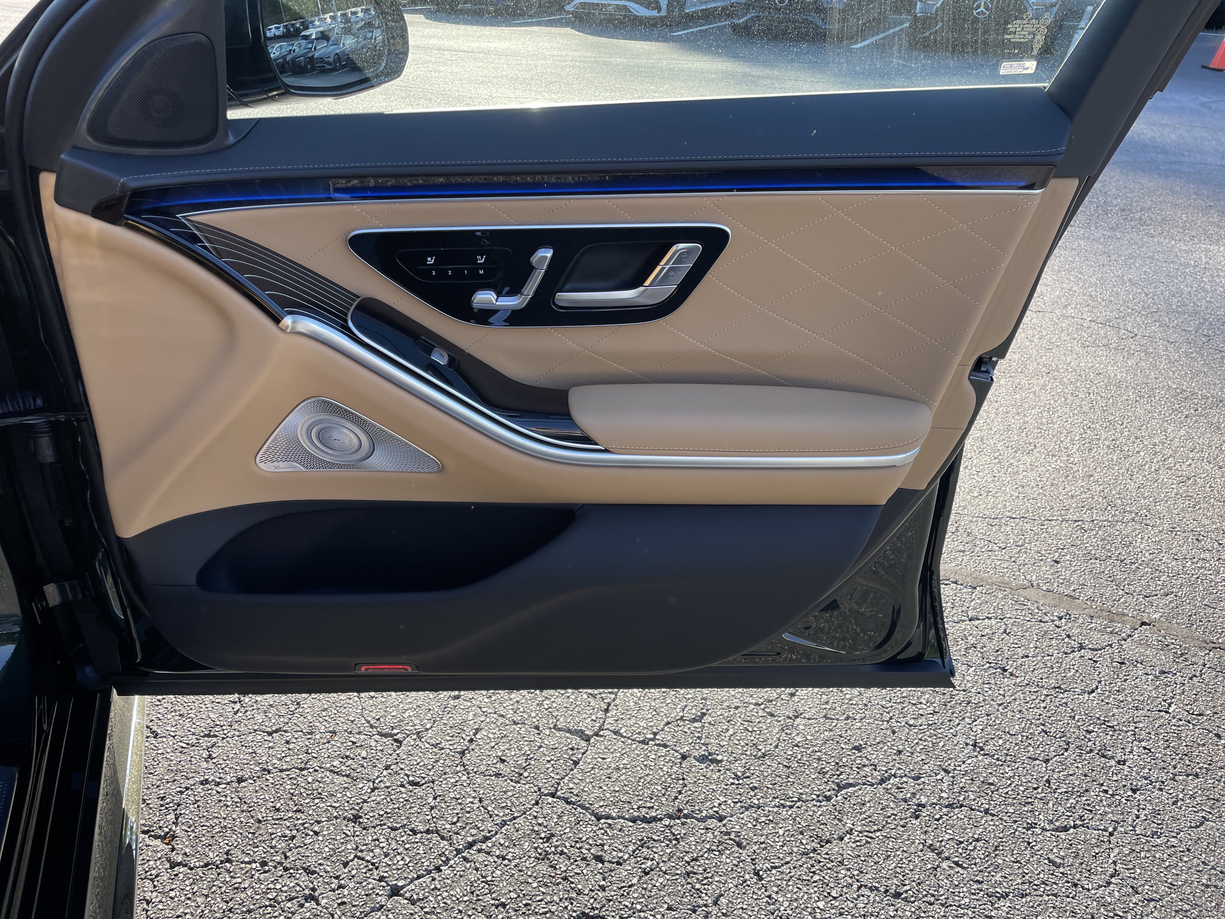 New 2026 MANUFAKTUR Exclusive Allanite Green Metallic Mercedes-Benz S 580 4MATIC® Sedan image 40