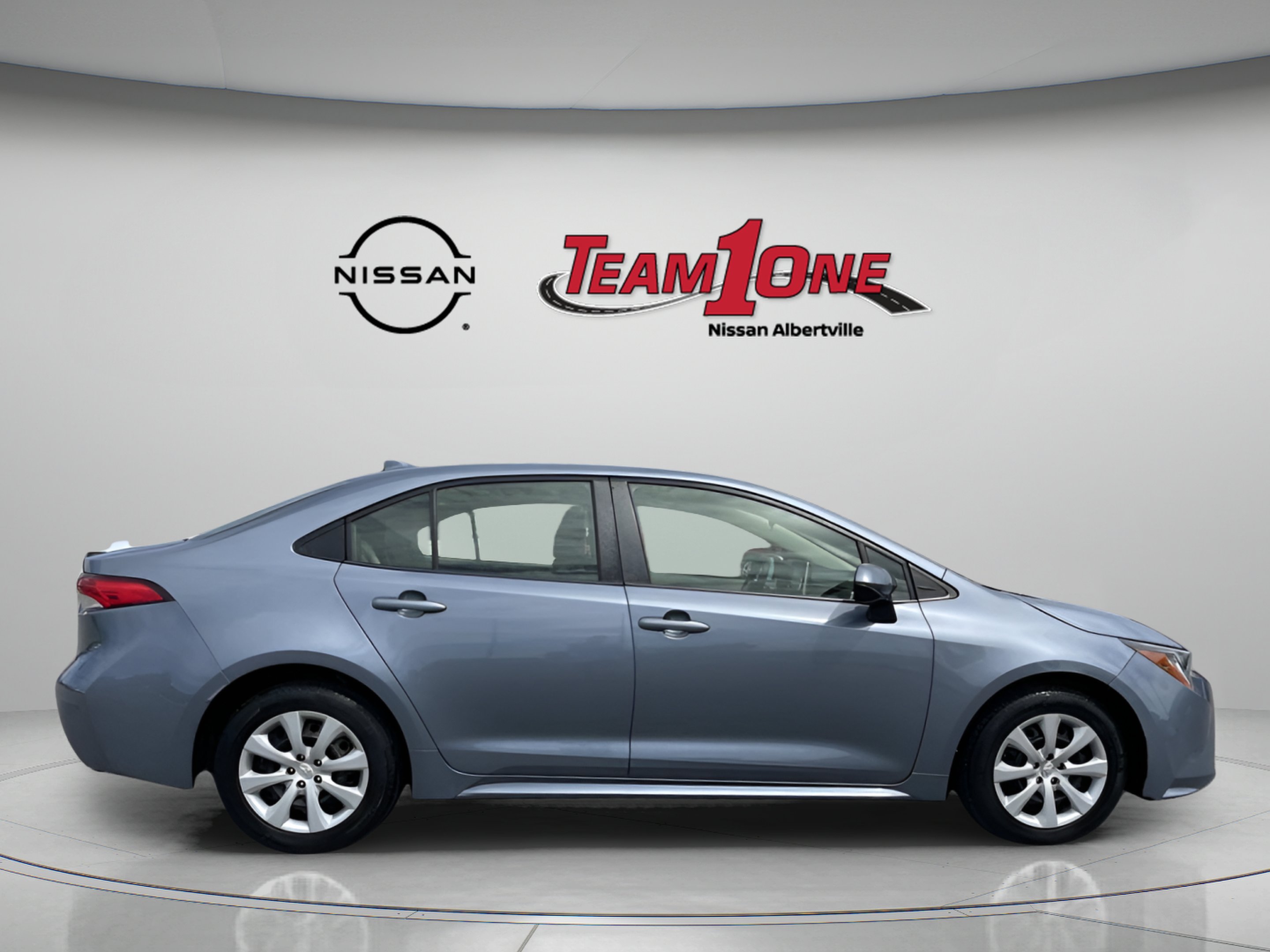 Used 2021  Toyota LE image 8