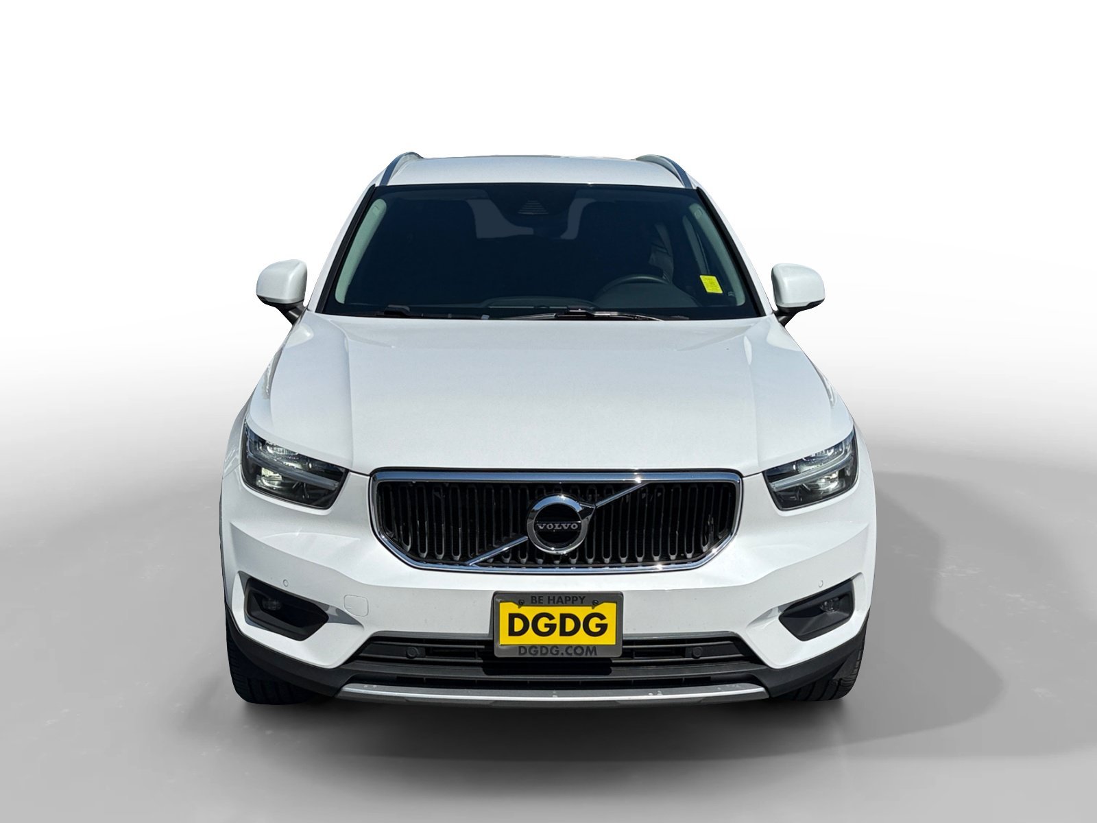 Used 2022 White Volvo Momentum image 8