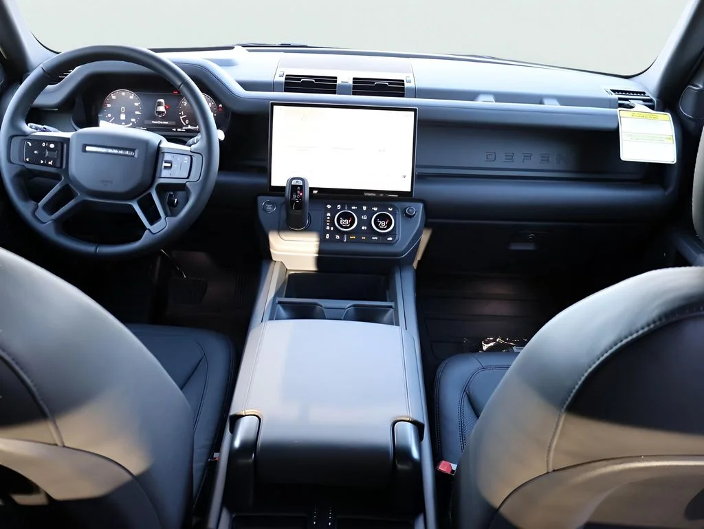 New 2026 Tasman Blue Land Rover X-Dynamic SE image 13