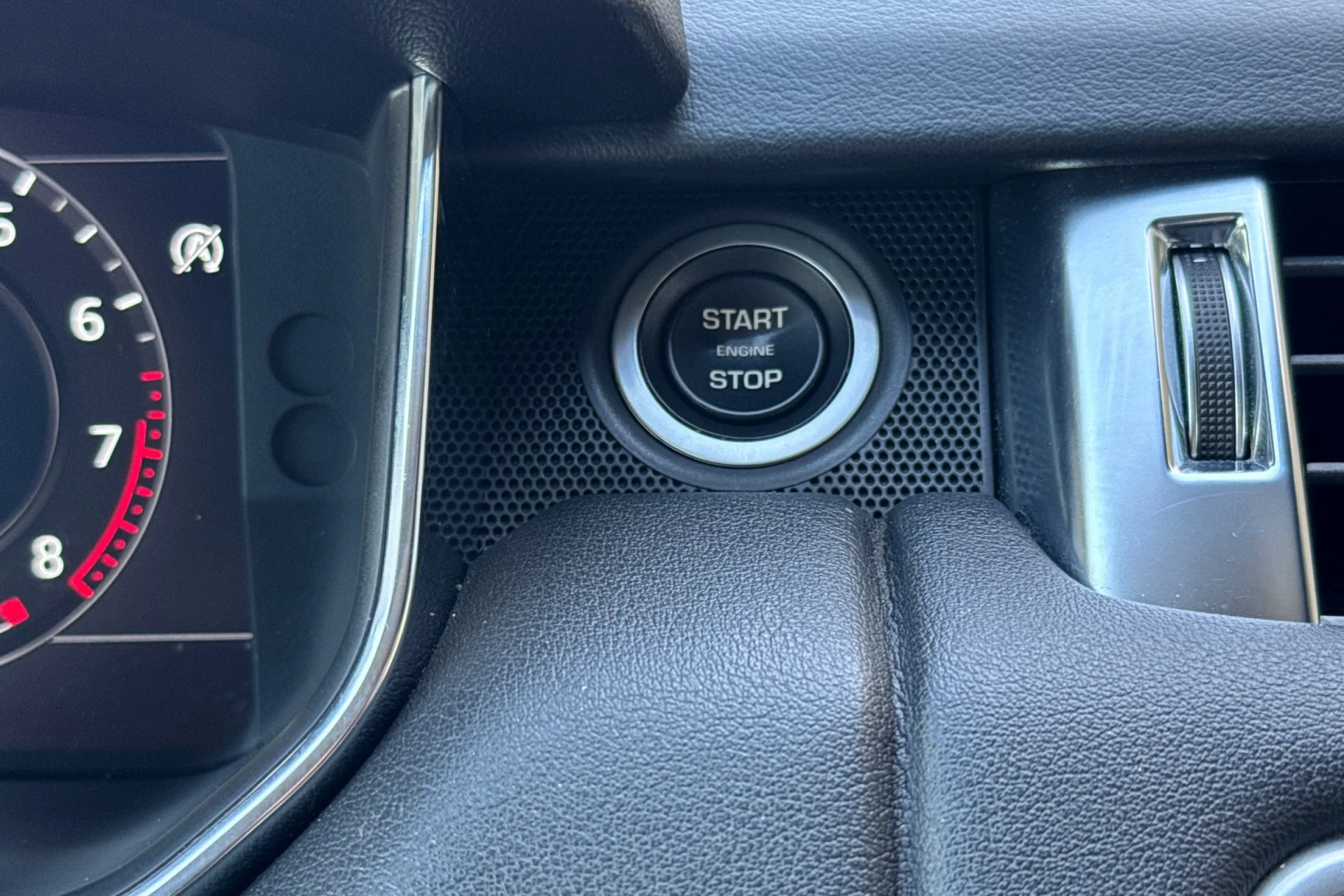 Used 2021 Gray Land Rover SE image 24