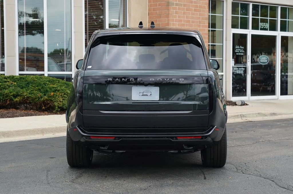 New 2026 Belgravia Green Land Rover SE image 5