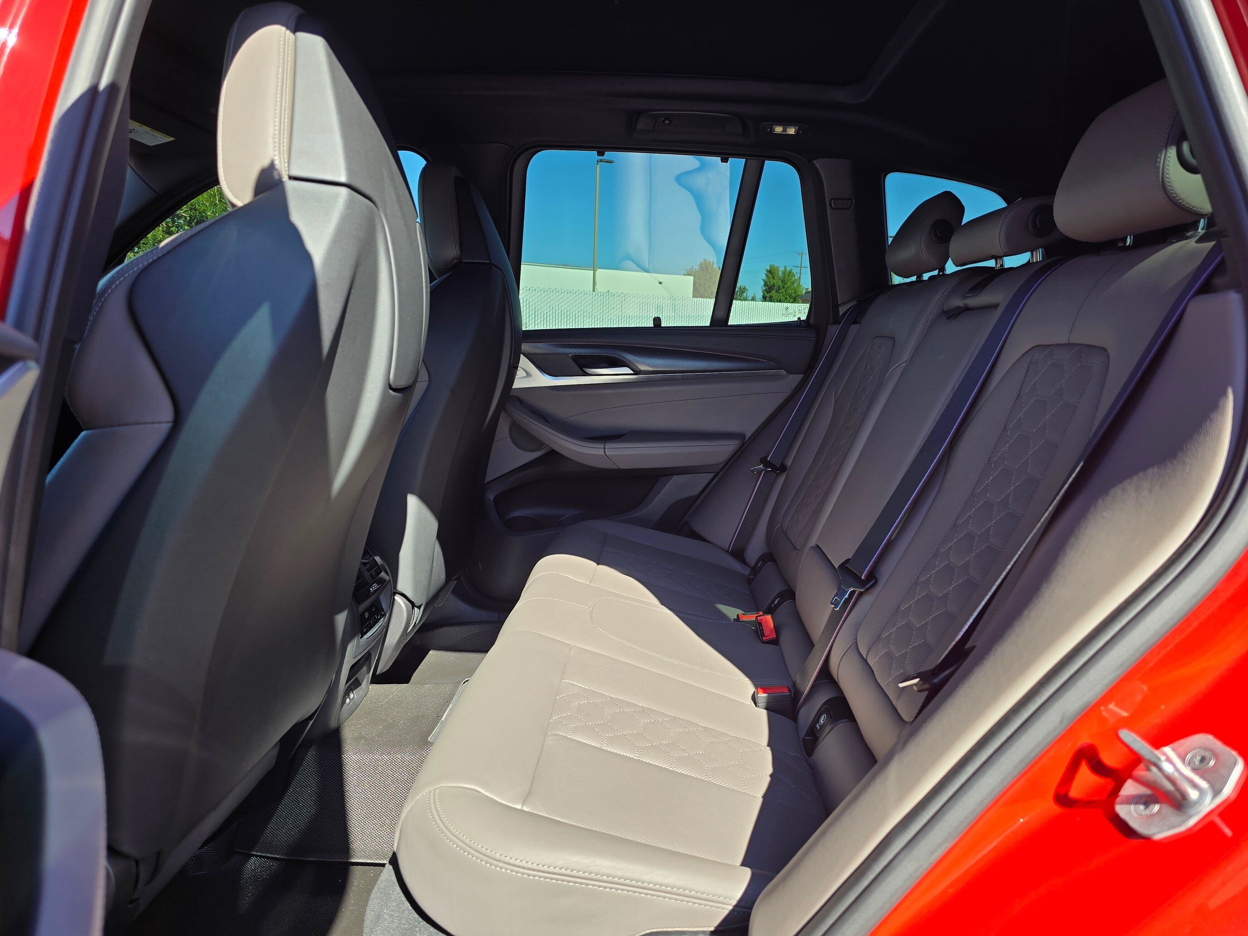 Used 2022 Toronto Red Metallic BMW M image 13