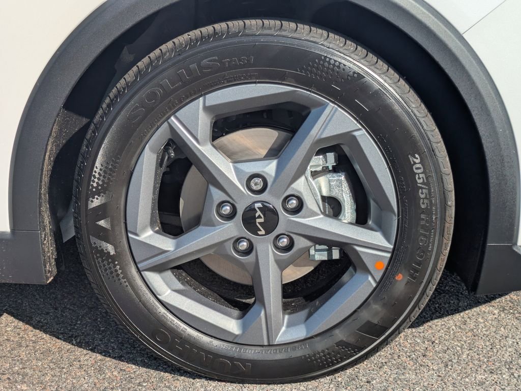 New 2026 Snow White Pearl Kia LXS image 11