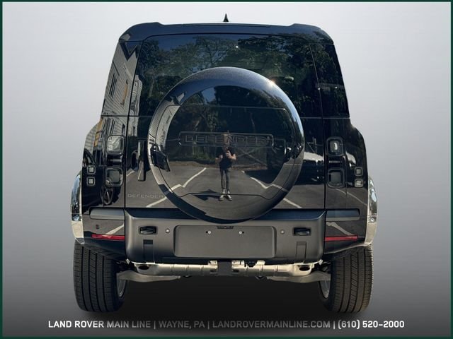 New 2026 Santorini Black Land Rover X-Dynamic SE image 4