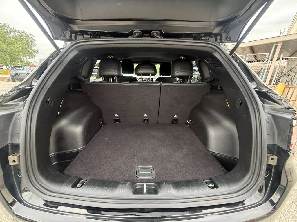 Used 2024 Black Jeep Latitude image 19
