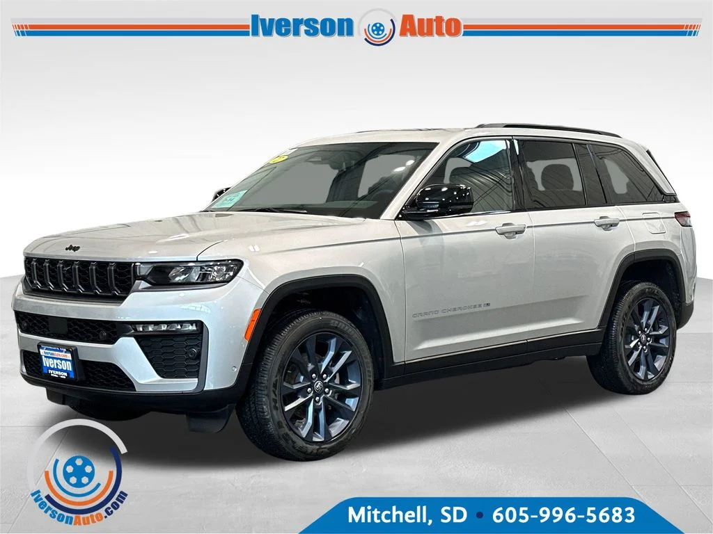 New 2026 Silver Zynith Exterior Paint Jeep Limited image 3