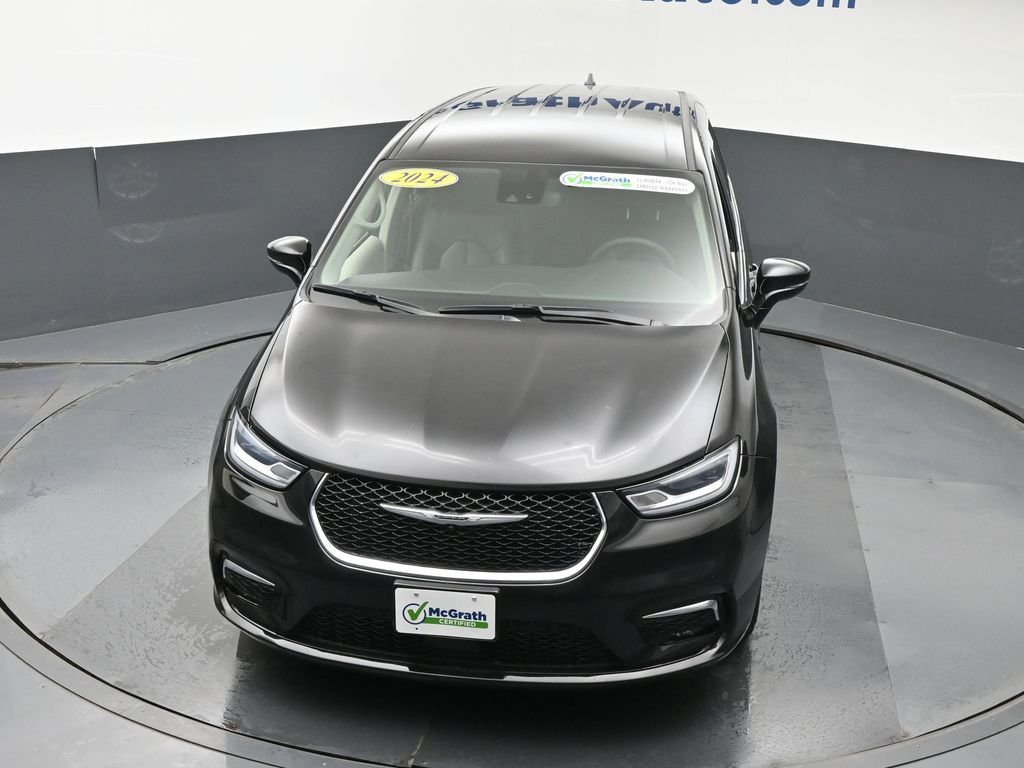 Used 2024 Black Chrysler Touring L image 27