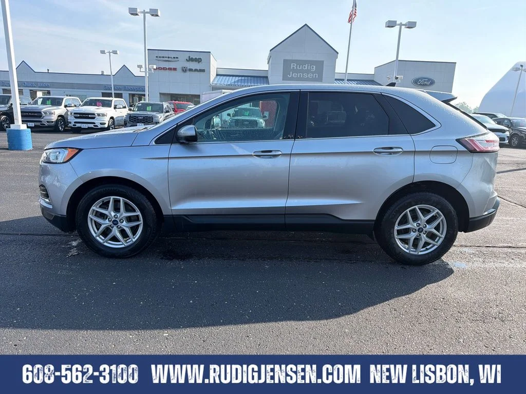 Used 2022 Silver Ford SEL image 2