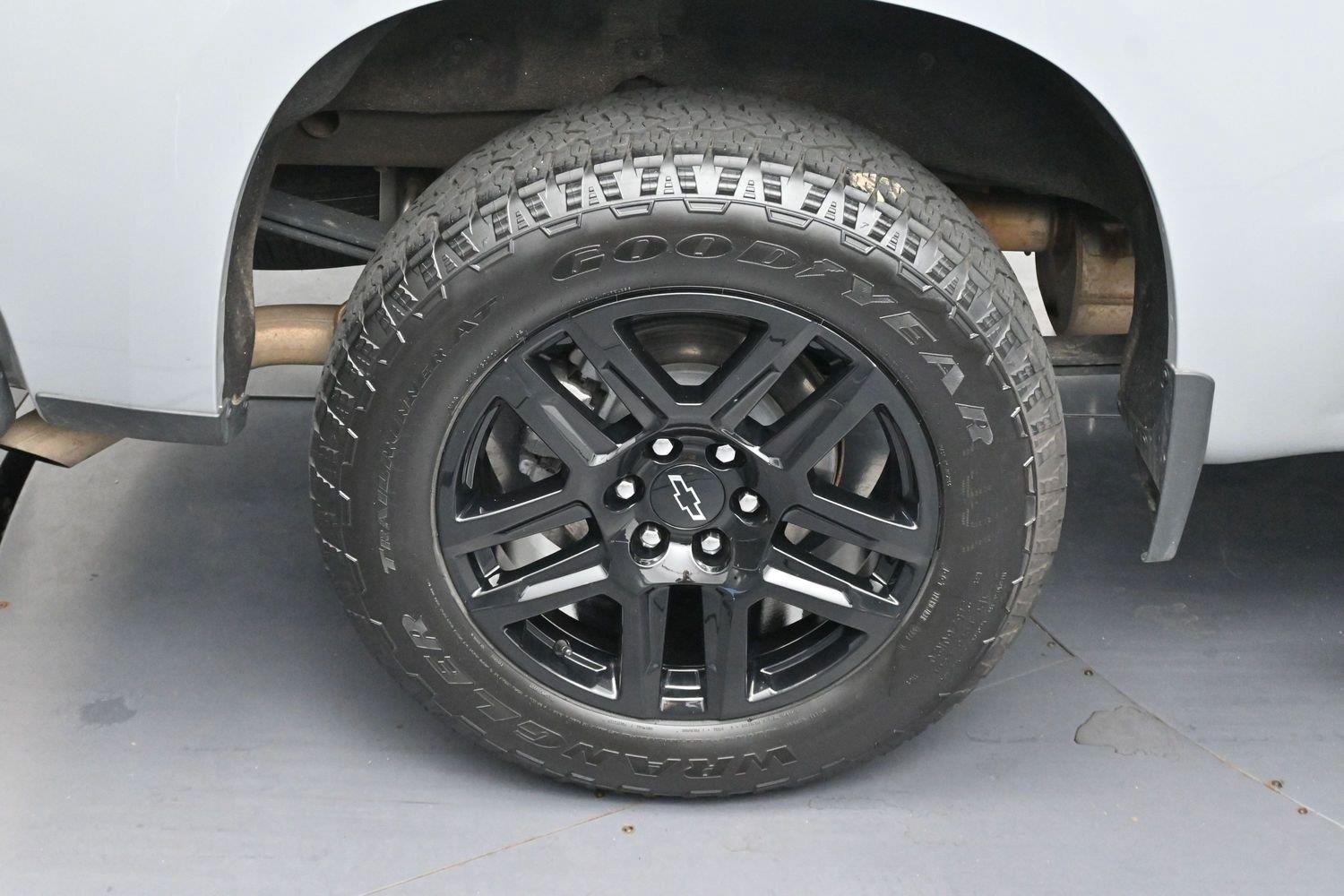 Used 2024 Slate Gray Metallic Chevrolet Custom image 33