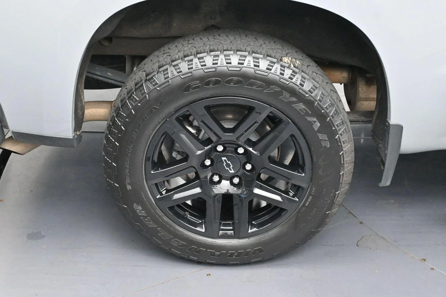 Used 2024 Slate Gray Metallic Chevrolet Custom image 33
