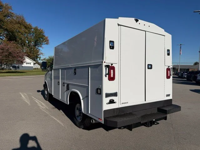 New 2026 Summit White Chevrolet 1WT image 17