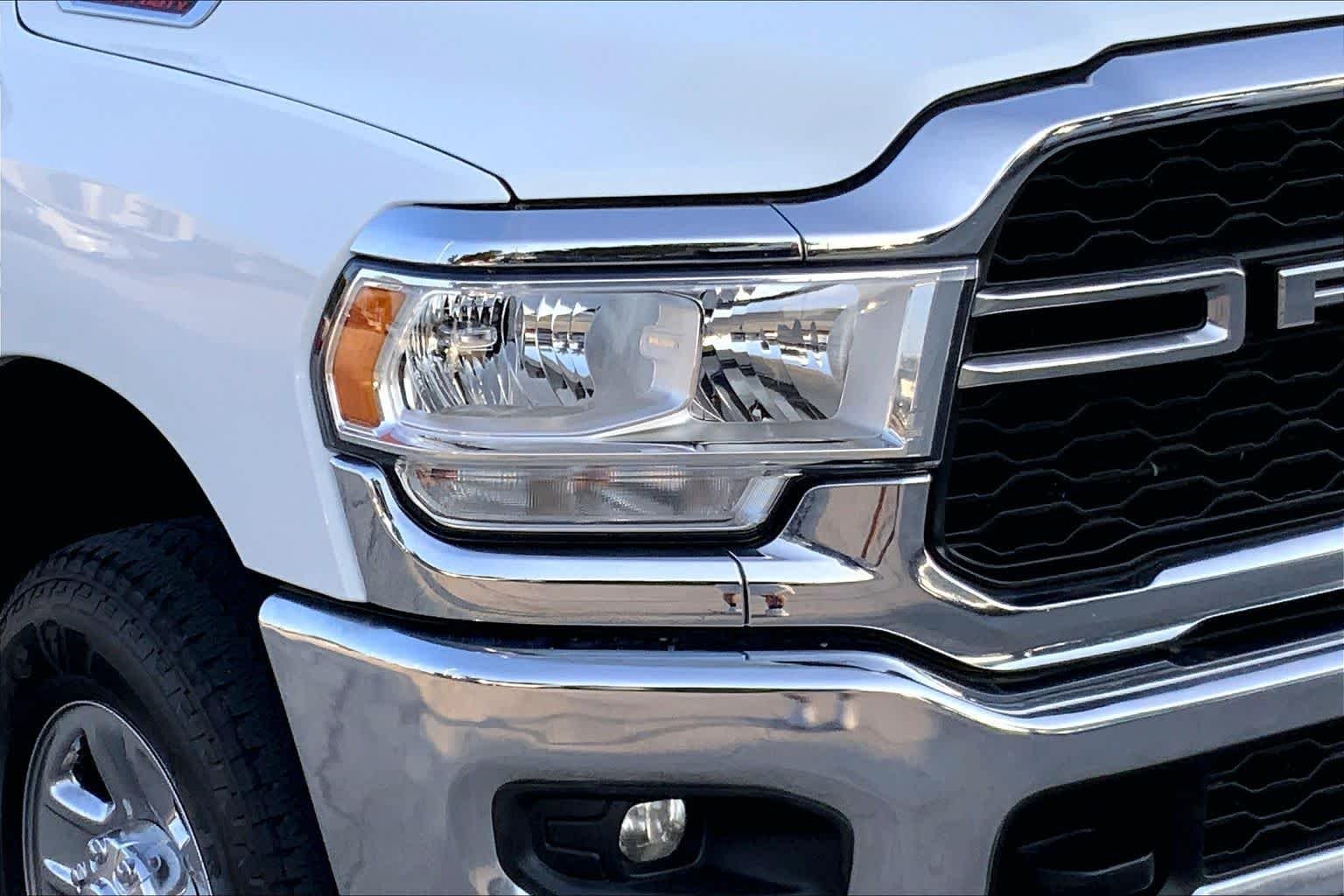 Certified Used 2022 Bright White Clearcoat Ram Tradesman image 24