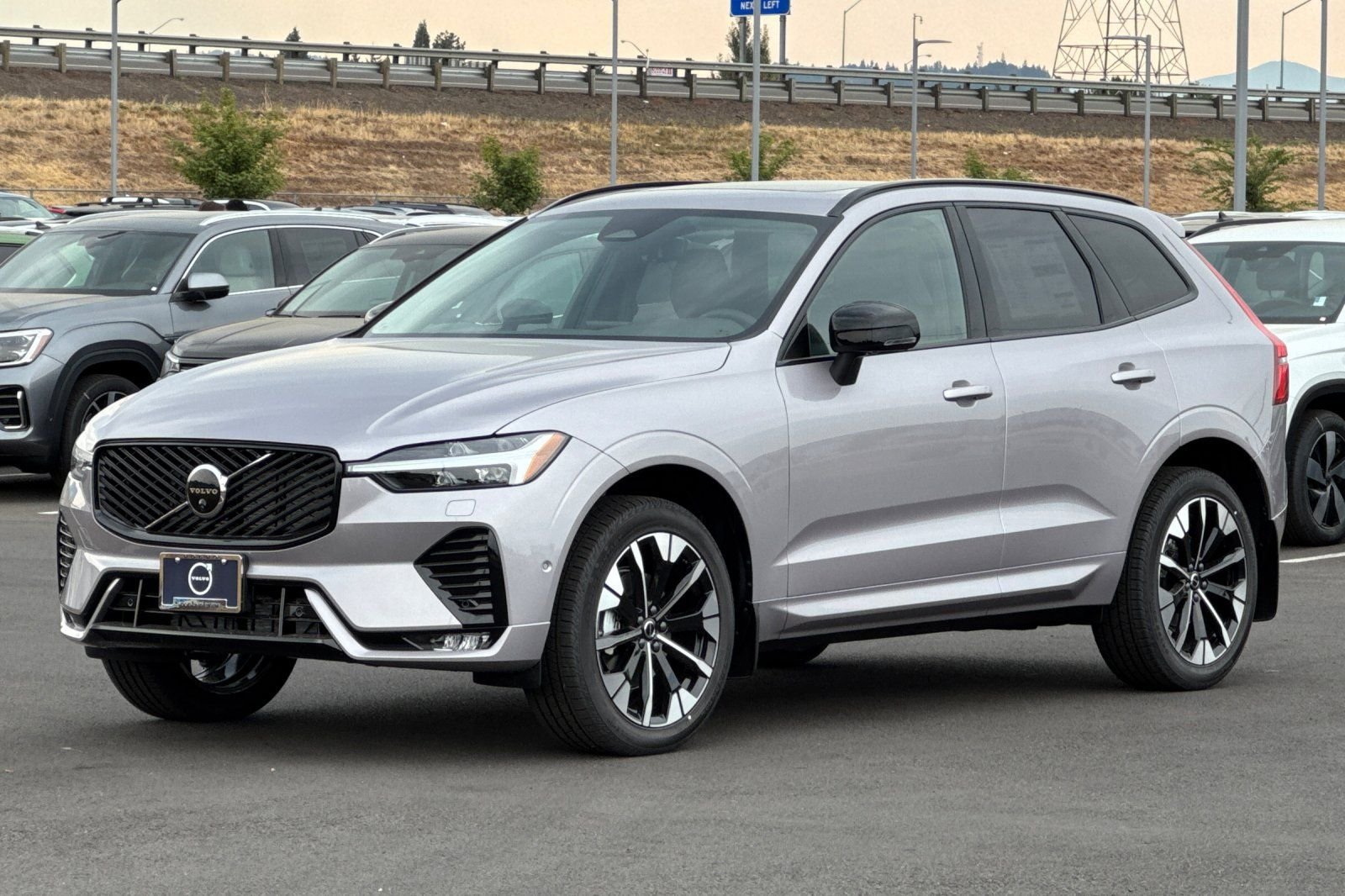 2026 Volvo XC60 Plus - Photo 7