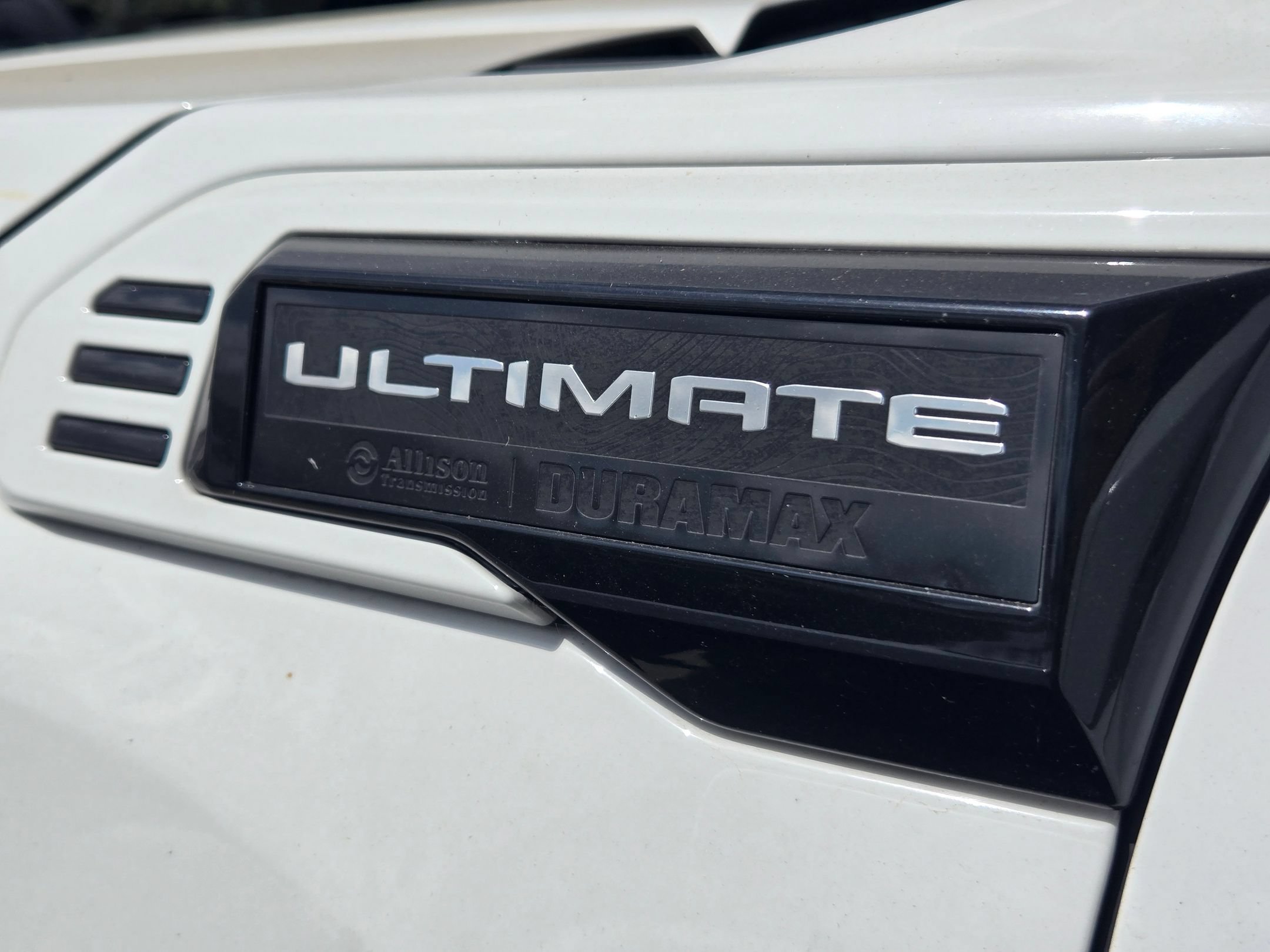 Used 2024 Summit White GMC Denali Ultimate image 5