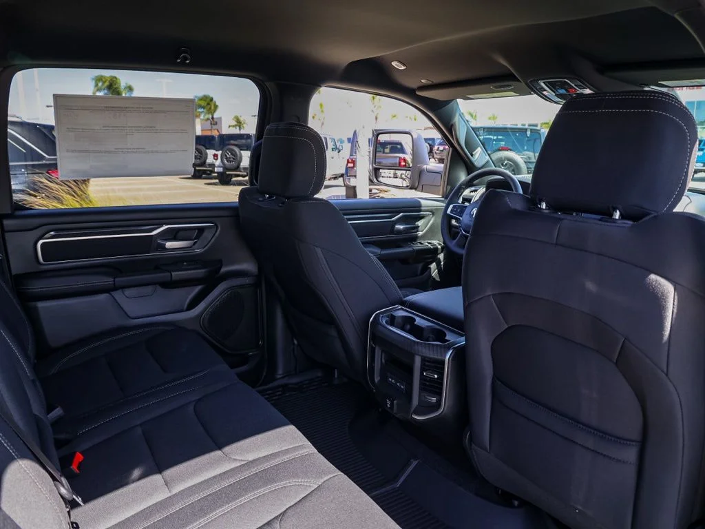 New 2026 Diamond Black Crystal Pearl-Coat Exterior Paint RAM Big Horn Night Edition image 16