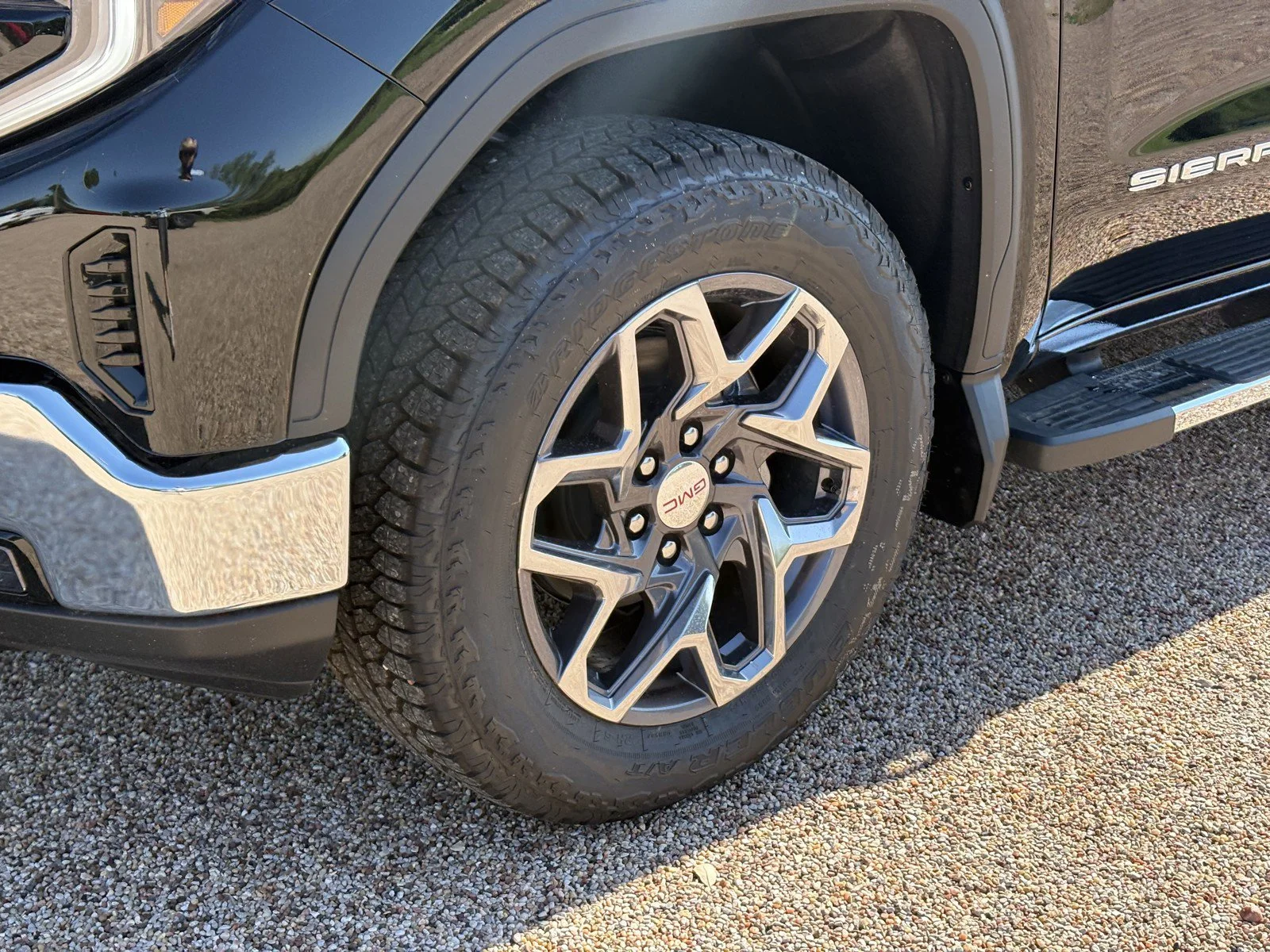 2026 GMC Sierra 1500 SLT - Photo 9