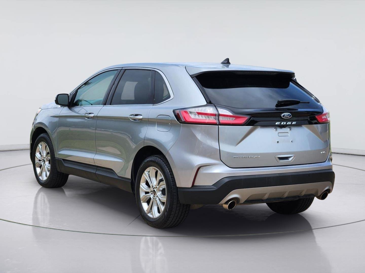 Used 2024 Iconic Silver Ford Titanium image 4