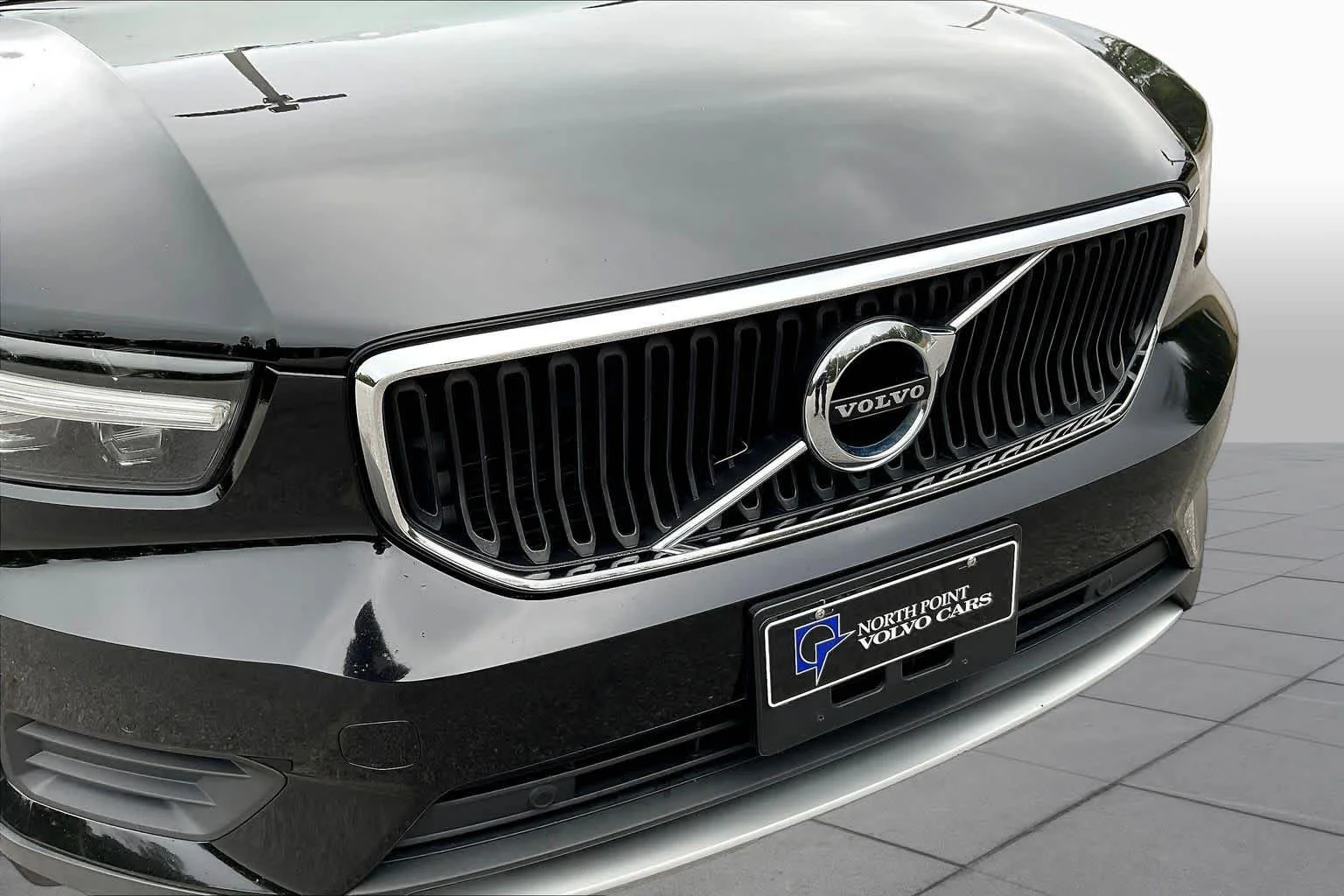 Used 2020 black Volvo Momentum image 28