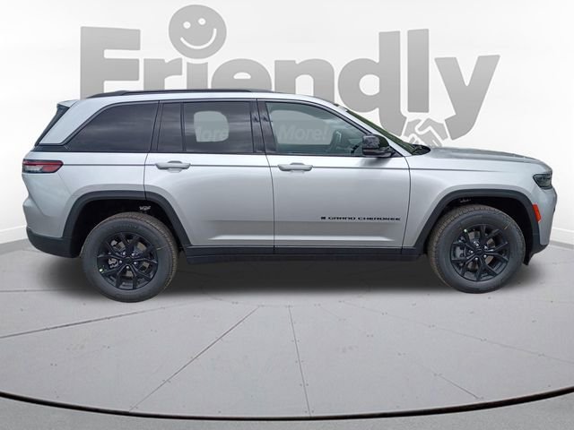 New 2026 Silver Zynith Exterior Paint Jeep Laredo Altitude image 4