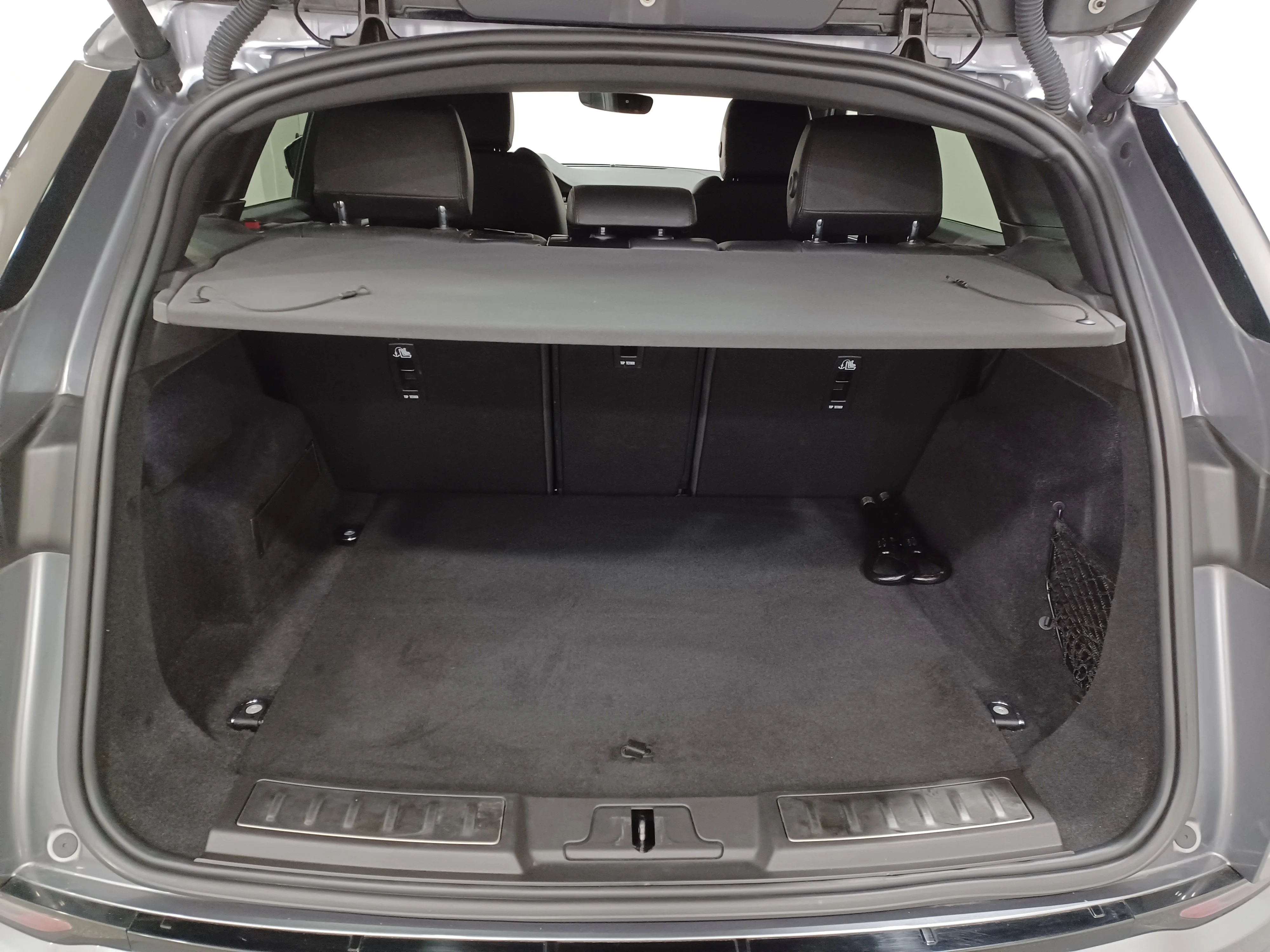 Used 2023 Eiger Grey Metallic Land Rover P250 R-Dynamic SE*Adaptive Cruise | Nav | Pano Roof | Htd Wheel | Htd Leather | Lane Keep Assist image 25