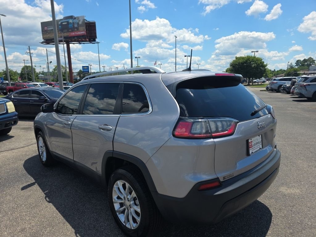 Used 2019 Silver Jeep Latitude image 6