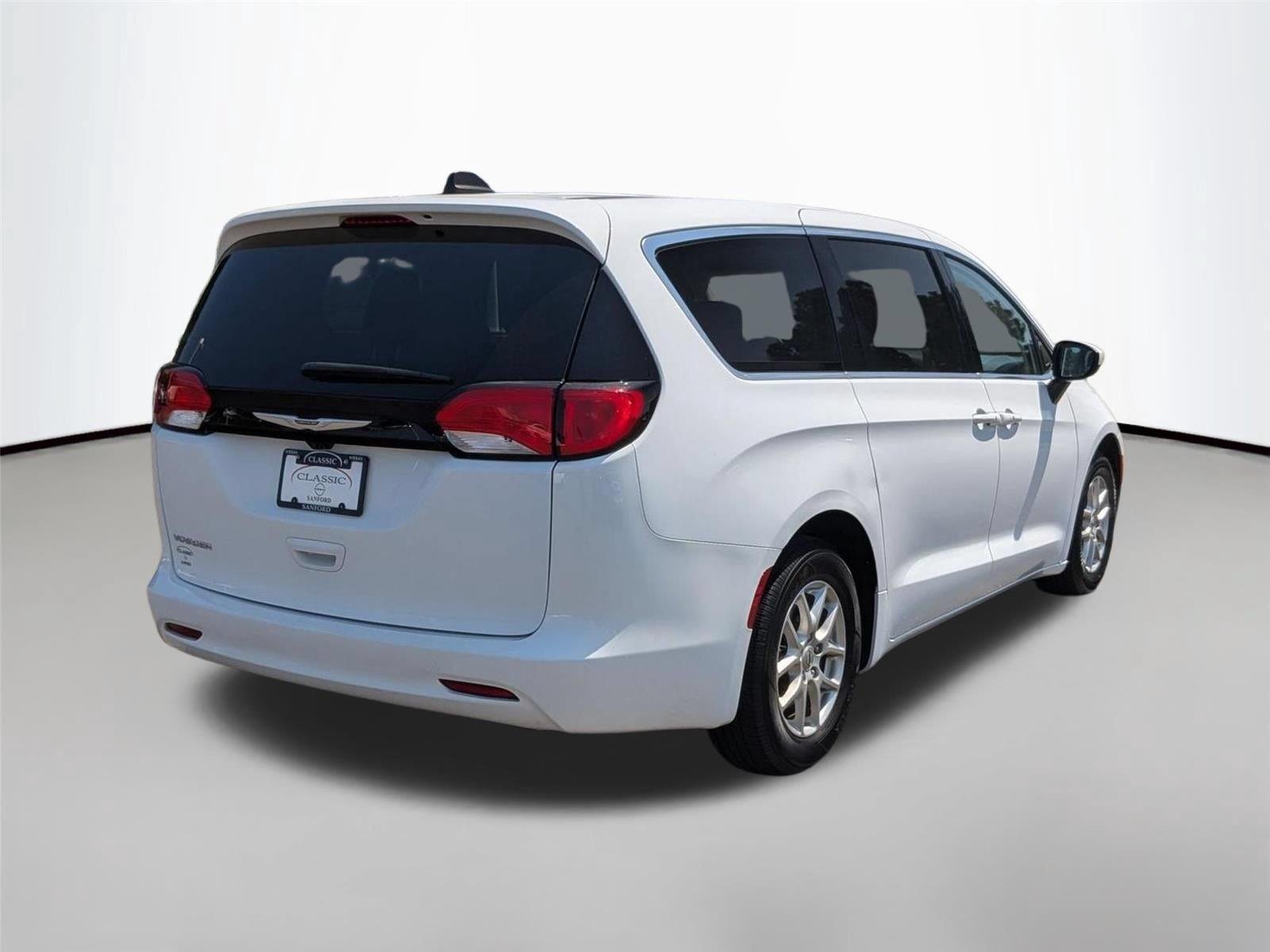 Used 2023 Bright White Clearcoat Chrysler LX image 5