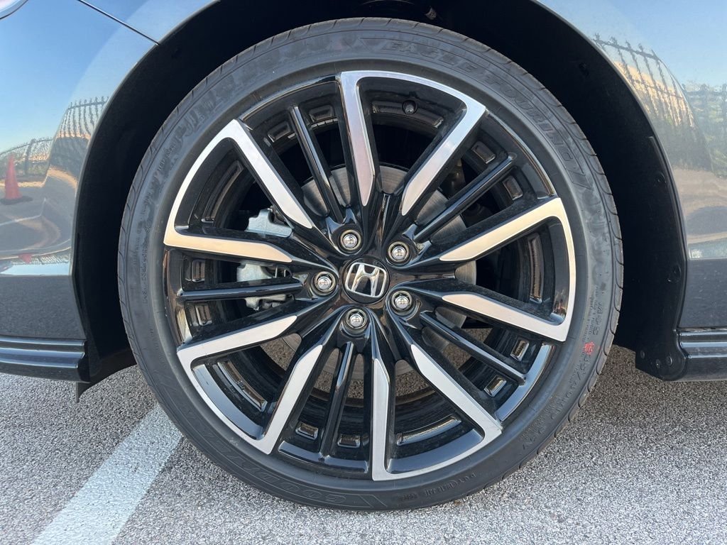 New 2026 Meteorite Gray Metallic Honda Touring image 7