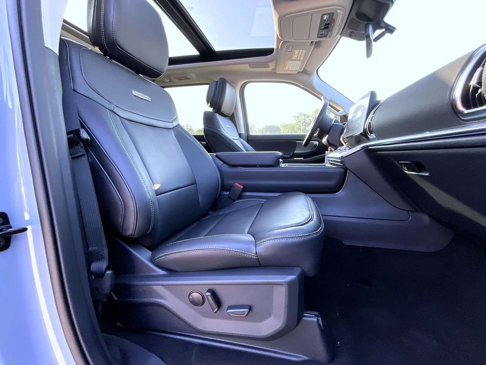 New 2027 Glacier Gray Metallic Tri-Coat Ford Platinum image 19