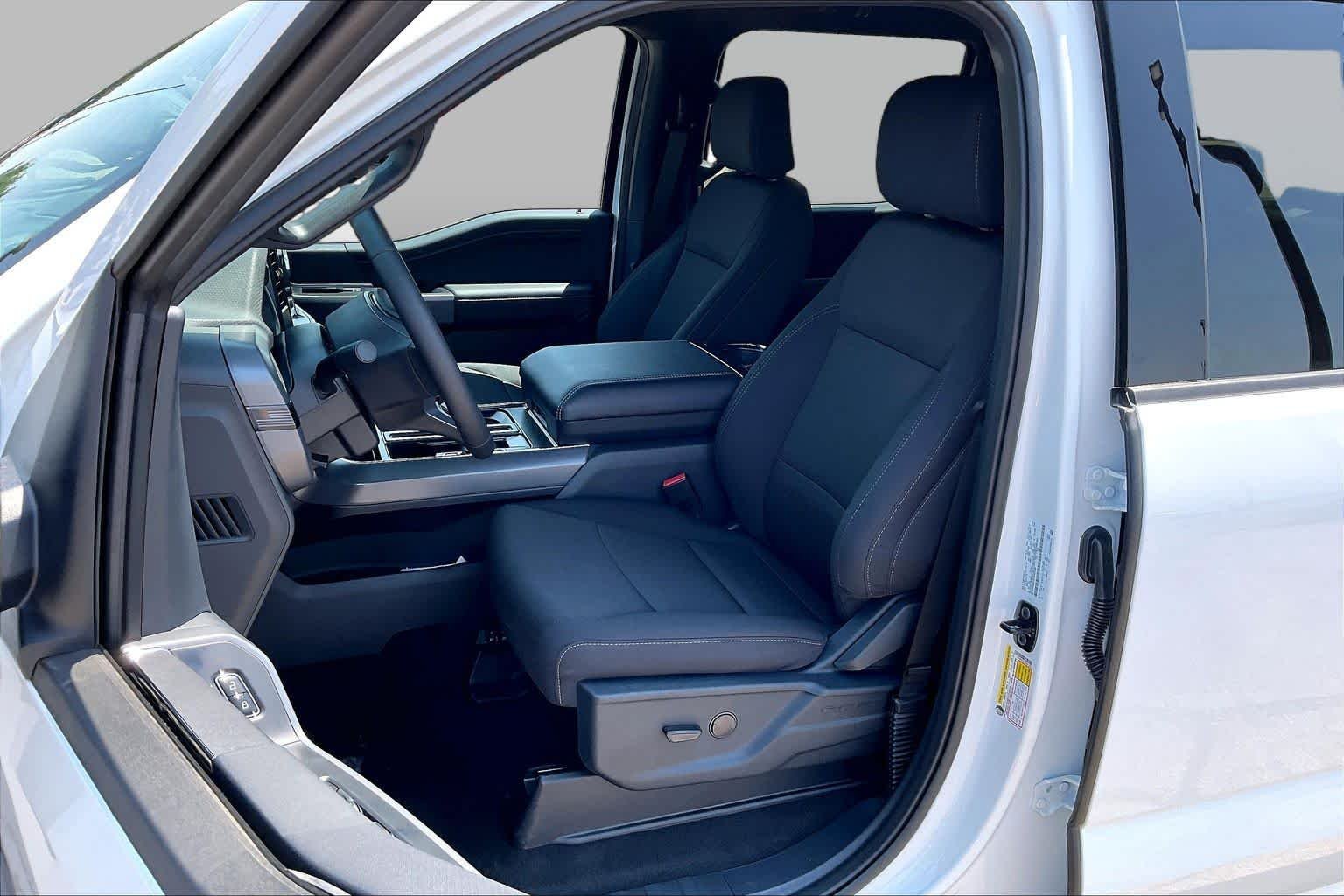 New 2026 Oxford White Ford XLT image 9