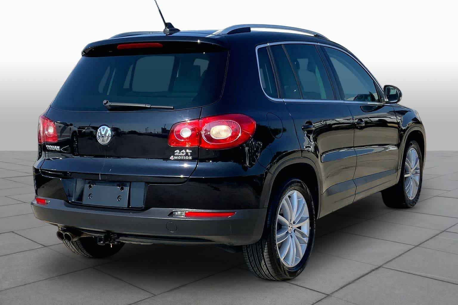 Used 2010  Volkswagen SE image 12