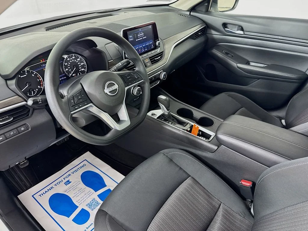 Used 2025 White Nissan 2.5 SV image 9
