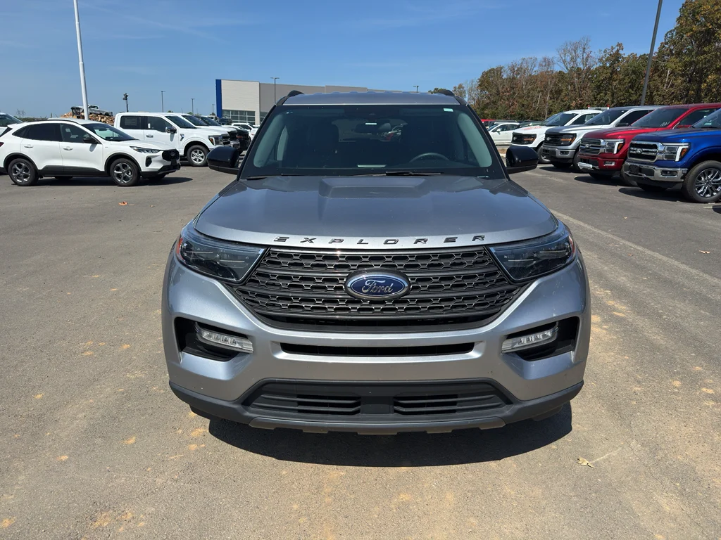 Certified Used 2023 Iconic Silver Metallic Ford XLT image 2