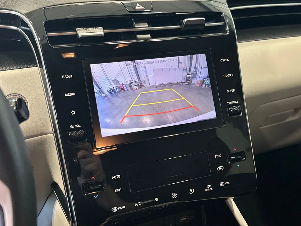 Used 2024 White Hyundai SEL image 27