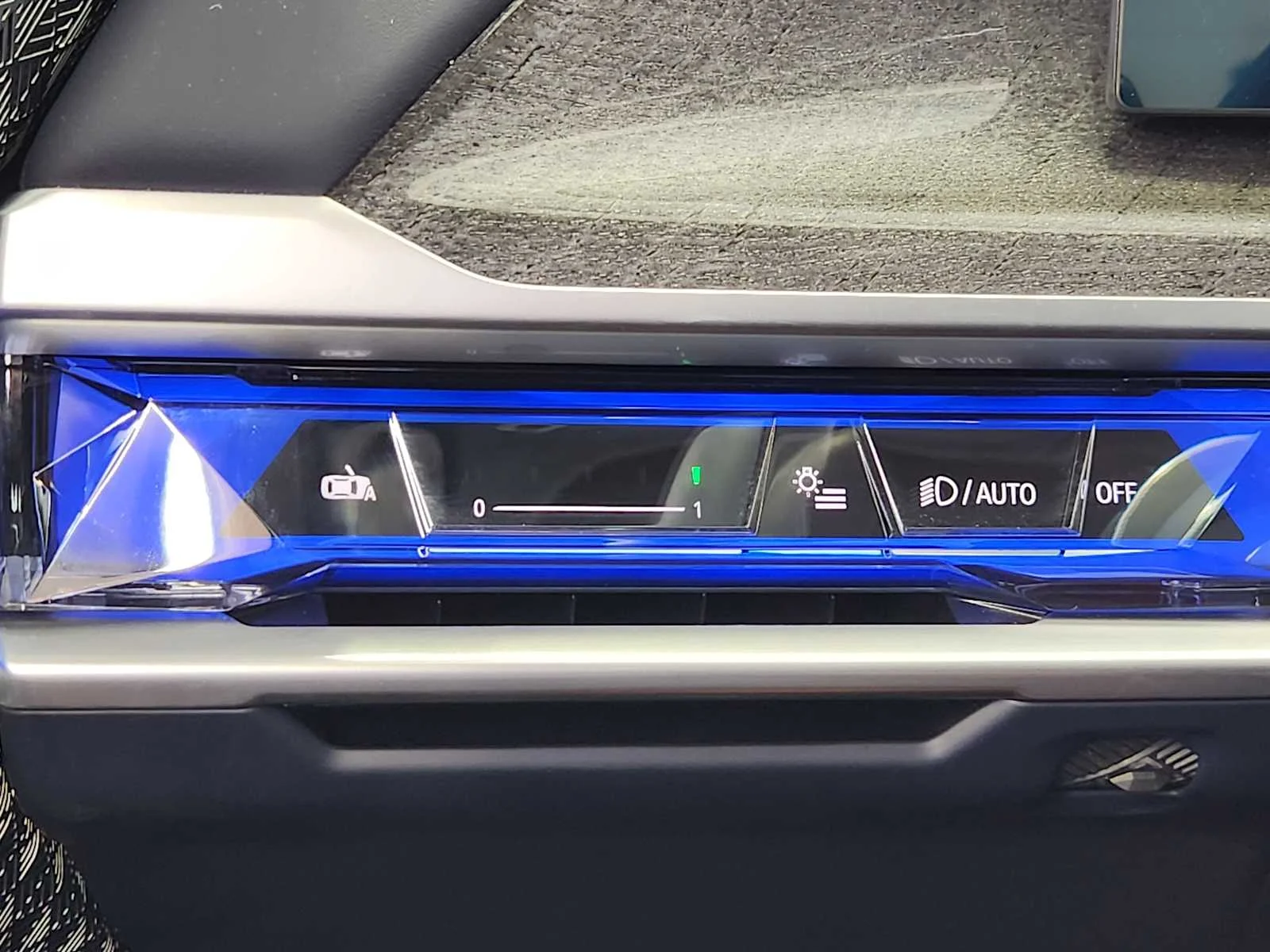 Certified Used 2025 Carbon Black Metallic BMW 760i xDrive image 18