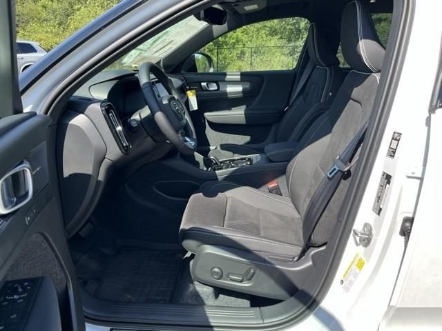 2026 Volvo XC40 Ultra Black Edition - Photo 10