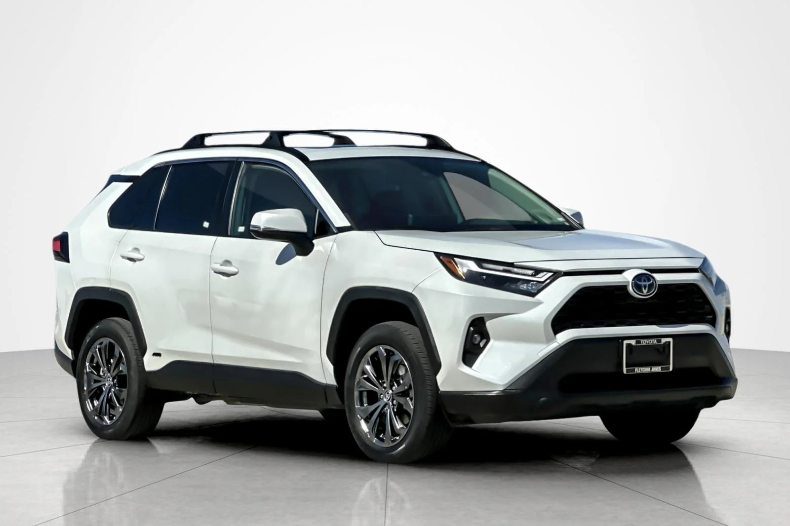 Used 2024 Wind Chill Pearl Toyota Hybrid XLE Premium image 7